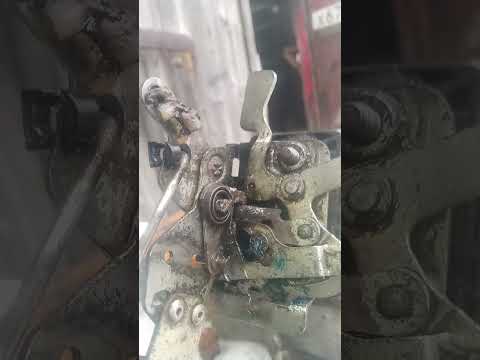 Видео: как открыть замок приоры из нутри отверткой