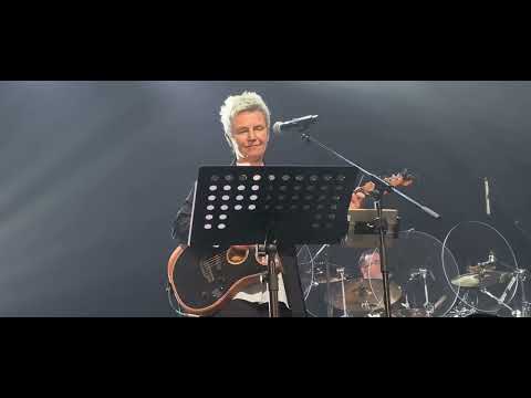 Видео: Сурганова и Оркестр. Светлая (Нижний Новгород, 31.10.25)