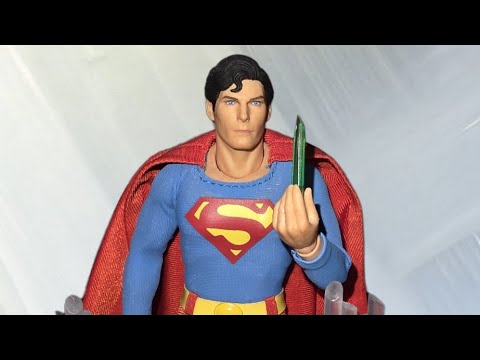 Видео: Вы поверите, что человек умеет летать! — Супермен 1978 года. Обзор Mezco