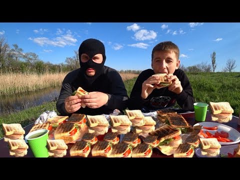 Видео: Кто быстрее съёст 10 бургеров на костре. Еда на скорость, съесть бургеры