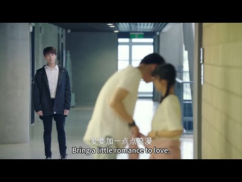 Видео: красавчик-старший снял одежду, чтобы помочь Золушке, начальник наконец-то приревновал