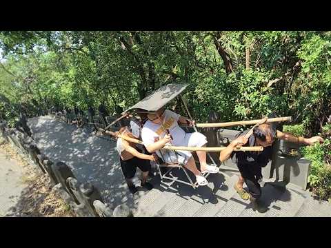 Видео: Китайские носильщики в горах поднимают всё! Сколько они зарабатывают, неся 150 кг туриста?