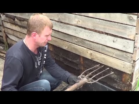Видео: АТ76 Выгрузка готового вермикомпоста (биогумуса)  из нашего уличного червячника