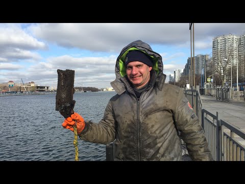 Видео: Нашёл Женский Клатч на Поисковый магнит, а Он Оказался Полон находок