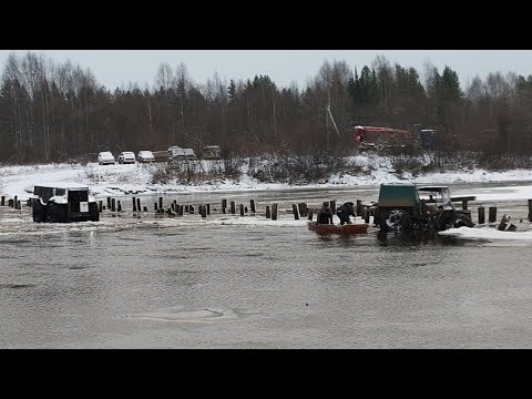 Видео: Поднял лодку на берег. Идёт спасение караката на реке. 11.11.25
