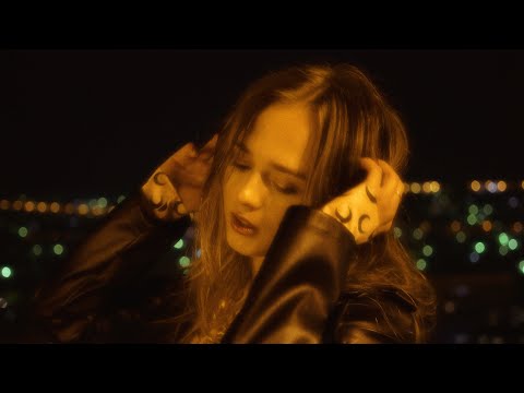 Видео: Анастасия Сотникова – Луна (Mood Video)