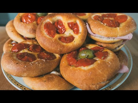 Видео: УЗНАЙТЕ, КАК СДЕЛАТЬ МИНИ ПИЦЦУ STEP BY STEP - легкий итальянский рецепт с субтитрами