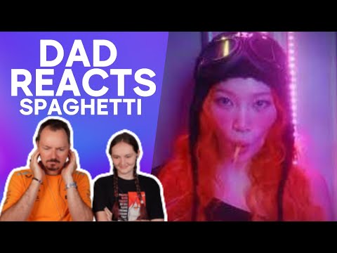 Видео: Реакция папы на LE SSERAFIM - SPAGHETTI!