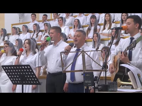 Видео: В небе безоблачном голубь кружится / Песня