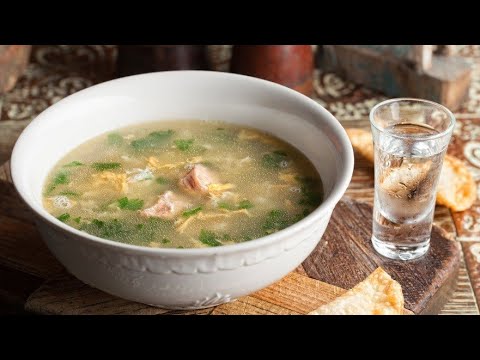 Видео: Уха из сома. В оригинальном исполнении, посмотрите не пожелеете.