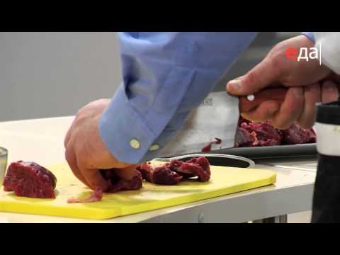 Видео: Мясо на шипящей сковородке