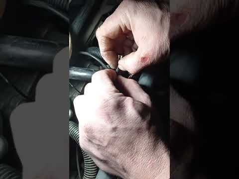 Видео: Ремонт проводки кнопки газ/бензин