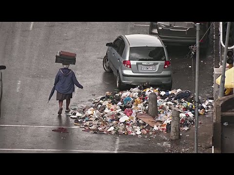 Видео: Как живётся бедным людям в самом богатом городе Африки