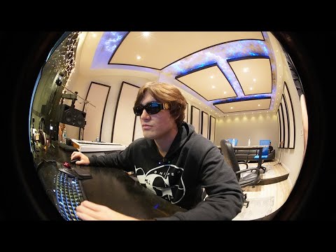 Видео: Создаём биты 70-х и 80-х вместе с SNAPP MAKES BEATS | Producer Vlog 067