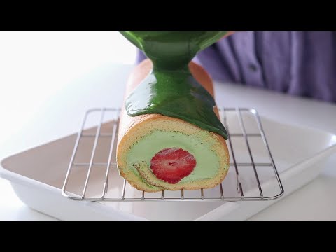 Видео: Швейцарский рулет с клубникой и маття ｜ HidaMari Cooking