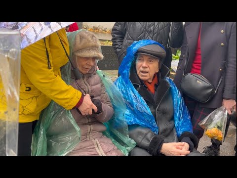 Видео: родители Дмитрия Хворостовского в день памяти на могиле сына 🙏🏻 Новодевичье кладбище 16.10.2023