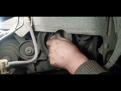 Видео: Mazda Xedos 93г.замена ремня грм, и обводных роликов.