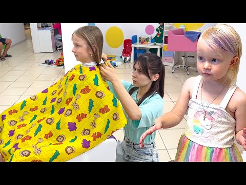 Видео: СОФИЯ И НИКА В САЛОНЕ КРАСОТЫ. ПРОКАЛОЛИ УШИ НИКЕ. СОФУНЬЯ ШАЛУНЬЯ
