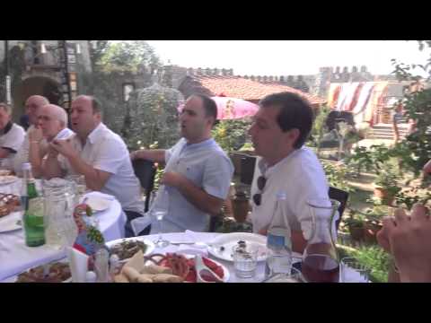 Видео: "Реве та стогне Дніпр широкий" у виконанні грузин