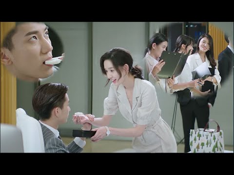 Видео: Золушка кормит президента, люди ревнуют, а президент не может сказать. 