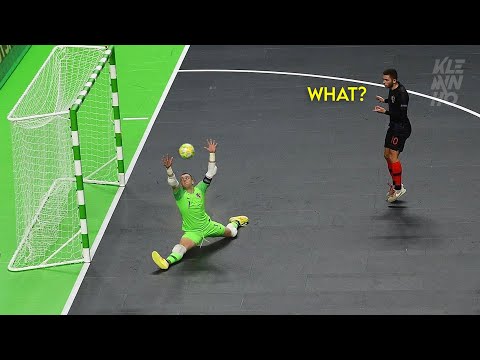 Видео: НЕВЕРОЯТНЫХ СЕЙВОВ ВРАТАРЕЙ