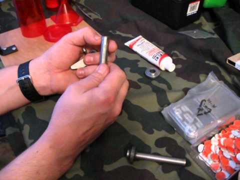 Видео: Калибровка(прогонка) и капсюляция металлических гильз БПЗ 410 калибра