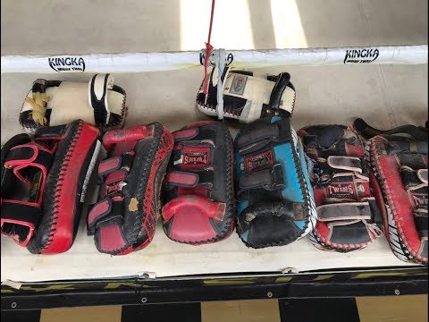 Видео: Экипировка для тайского бокса - лучшие тайские лапы (пэды) как выбрать