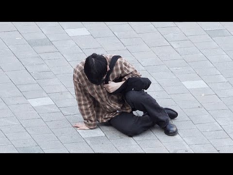 Видео: Что делать, если человек упал на улице от гипогликемического шока?