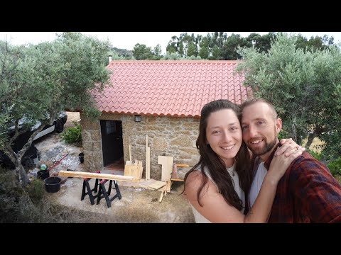 Видео: Наконец-то обставляем наш старый забытый заброшенный дом