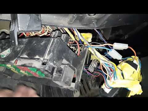 Видео: Daewoo Nexia - Заводится и глохнет, виновник обратный клапан