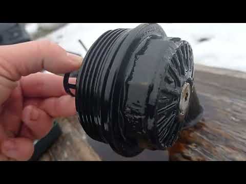 Видео: Замена масла в двигателе Mazda 6 gg дорестайл