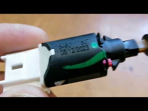 Видео: LADA VESTA NG датчик педали тормоза (глюки).