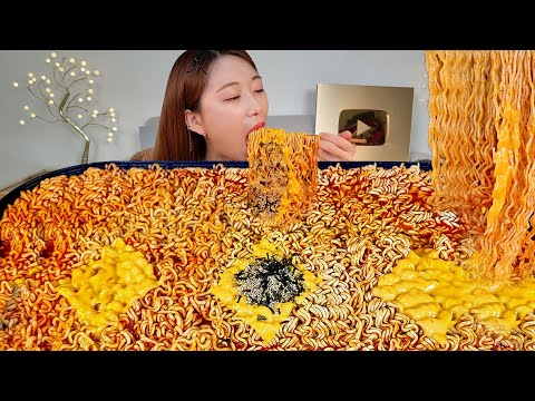 Видео: АСМР Булгури Мукбанг | Рецепт Чонгука из BTS☺️ | 8 пакетиков булдак+неогури рамен