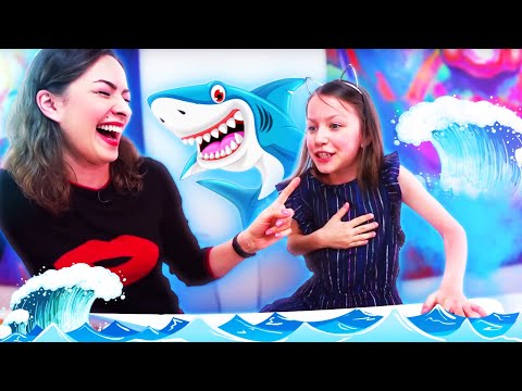 Видео: АКУЛОМАНИЯ ЧЕЛЛЕНДЖ Кого Первым Съест Акула / Вики Шоу