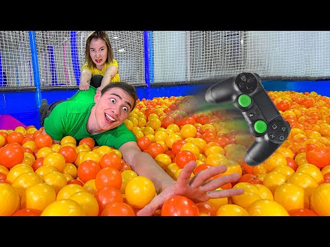 Видео: Стали Подростками на 24 часа ! **Никита ведет себя как ребенок?**