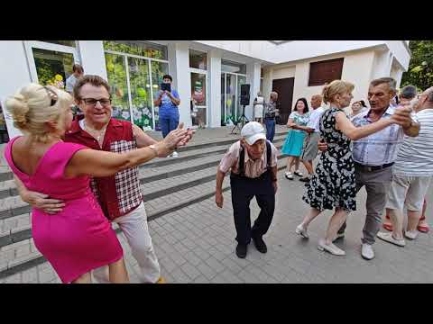 Видео: 21.07.24г..."Удивительные Кони"... гр. "Самоцветы"... звучит в Гомельском парке...