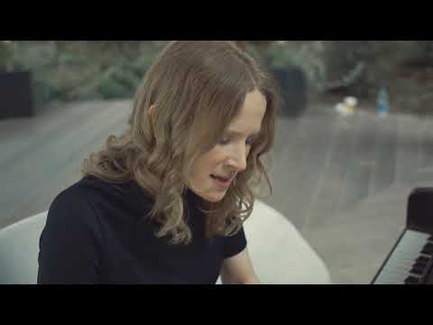 Видео: Монеточка – Ушла к реалистам | fairlane acoustic (2017)