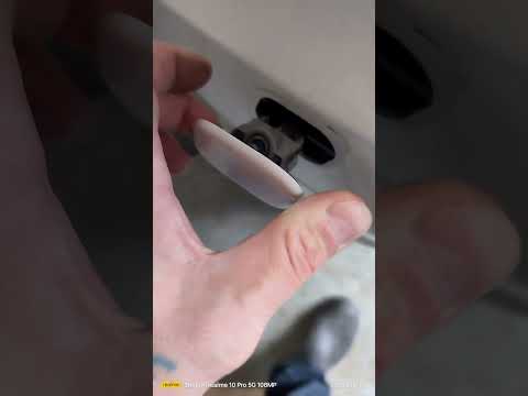 Видео: Hyundai Santa Fe 2014г. Замена шлангов радиатора кондиционера.