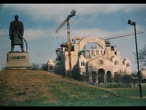Видео: Историја изградње Спомен-храма Светог Саве