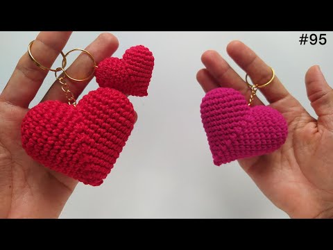 Видео: брелок сердечко крючком ко дню матери - особенный сувенир для мам! (с субтитрами)