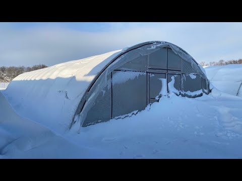 Видео: Пленка для теплицы которая прослужит долго (5-6 лет)