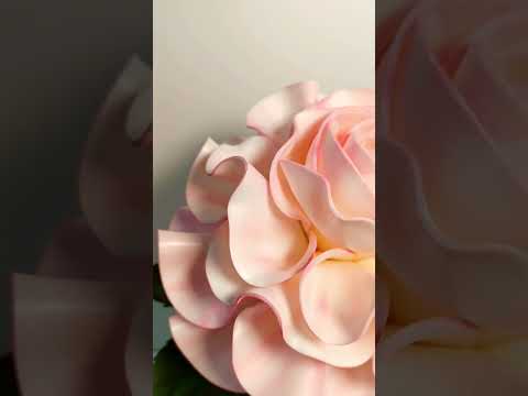 Видео: Светильник из изолона. Роза "Софи Лорен" #shorts #short