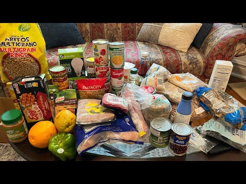 Видео: БЕСПЛАТНАЯ ЕДА В АМЕРИКЕ🇺🇸 /￼ Обзор еды из FOOD BANK 🍜/￼￼ как живут бедные в Америке 🤷?￼￼