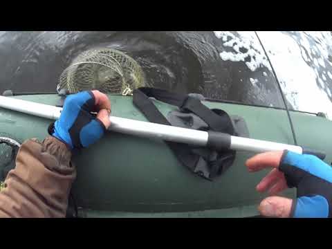 Видео: КРУПНЫЙ КАРАСЬ СПИННИНГОМ С ЛОДКИ !!!