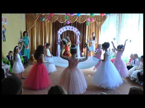 Видео: Танец девочек с тканью на выпускном в детском саду