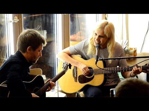 Видео: Алёна Свиридова — Розовый фламинго Live