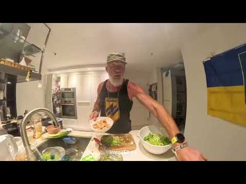 Видео: Окрошка на просекко. Богемная рапсодия. Парни на кухне