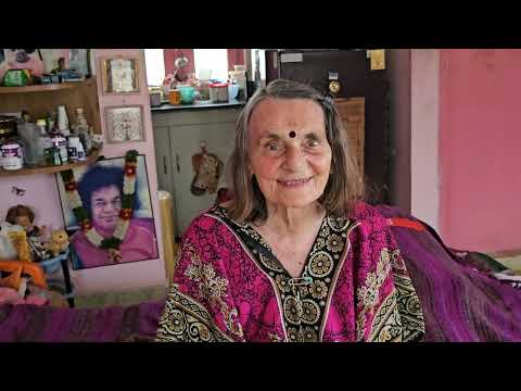 Видео: Утро, страшно идти, обезьяны могут отнять еду. Путтапарти. Индия.