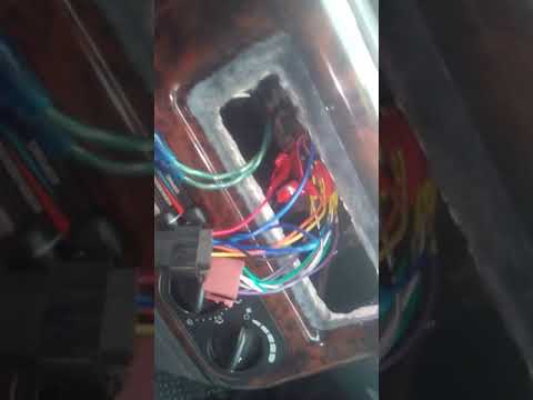 Видео: Chrysler Voyager 3. Система infinity, как подключать магнитолу