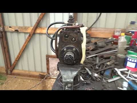 Видео: проверка плунжерных пар ТНВД ЮМЗ 6 (1979 г.в.)\/checking of plunger pairs of fuel injection pump YMZ